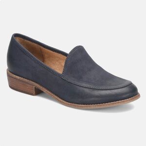 Sofft NWOT Women's Navy Leather Slip-On Loafer